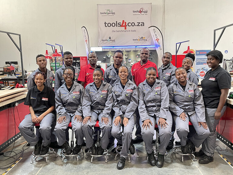 SplintersSA's tweet photo. Meet our #Splinterproneurs!!

Through our association with the #Gauteng City Regional Academy (G.C.R.A) we currently host 17 young #interns!

Each student undergoes a 12 month internship in which they become proficient in the fundamentals of woodworking…

https://t.co/SyKLsfhLH3 https://t.co/ix7Q2pHMuN