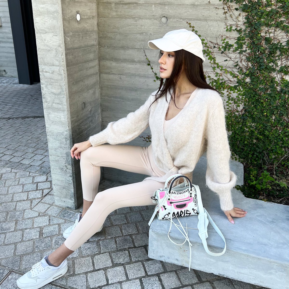 SummreStudio's tweet photo. Lounging in “S-Sports Athleisure” 🕊 https://t.co/i47CIGTeF8