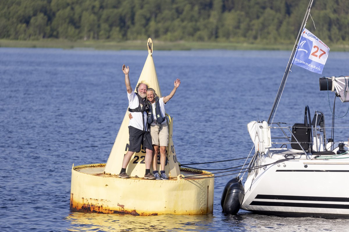 Celebrating on the northernmost buoy!
#midsummersail #balticnonstop #agoradirect #musto #hansestadtwismar #töre #balticsea #ircrecords #heartoflapland #balticregatta #offshore #sailing #nonstop #ostseenonstop #ostseeregatta #segeln #baltic #ostsee #yacht #yachtwelt_weisse_wiek