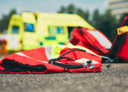 Autofahrer dürfen Rettungsdienste keine einzige Minute behindern:
Wer die Arbeit von Notärzten auch nur für kurze Zeit stört, weil er mit dem Auto die Zugangswege versperrt, muss mit einer Geldstrafe und einem Fahrverbot rechnen.