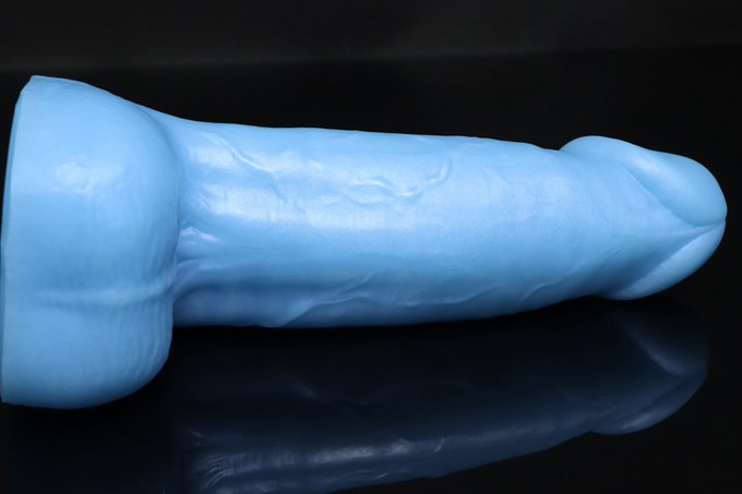 Bought my first human shaped dick in ages but u kno me I had to get it in UV Reactive Futa Widowmaker