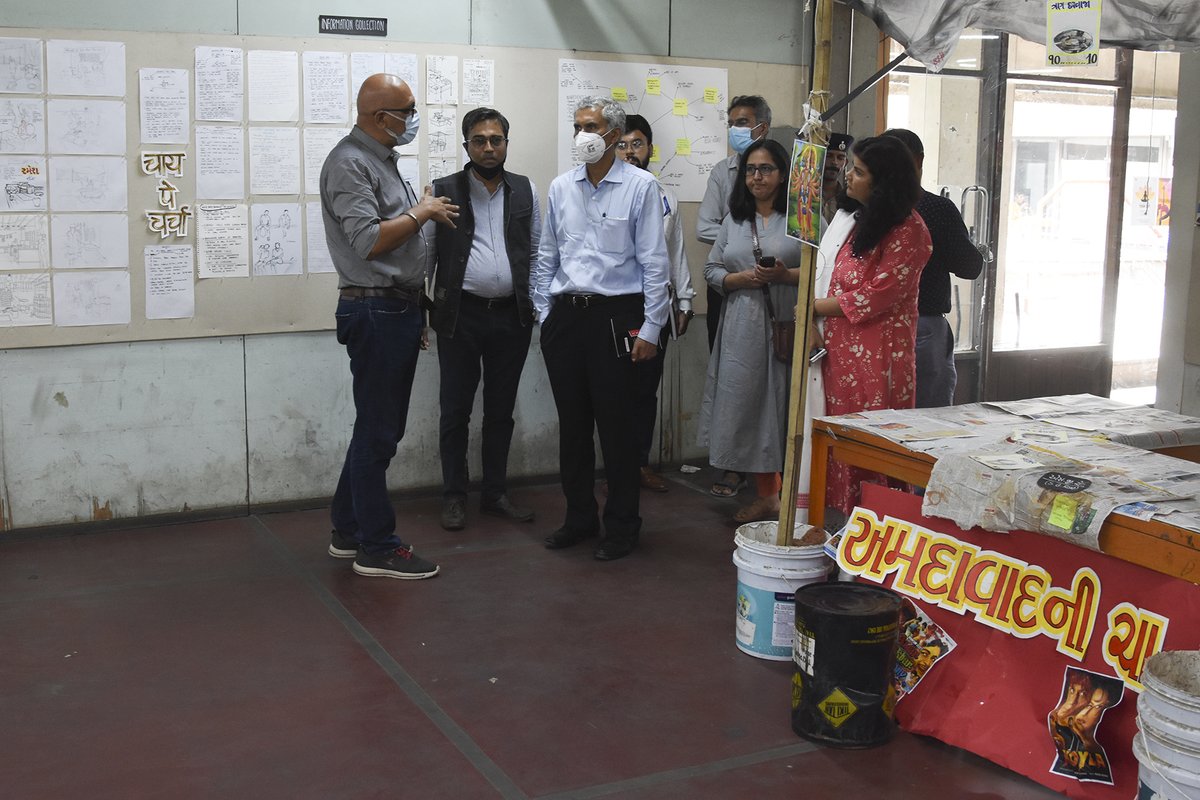 NID_India's tweet photo. Shri. Anurag Jain, IAS, Secretary, DPIIT, Ministry of Commerce &amp; Industry, Govt. of India, visited NID Ahmedabad on 24 June 2022 (Friday).

Shri. Praveen Nahar, Director NID greeted him and showed him the Institute. 

News Courtesy: CMR Office

#Design #India #NID https://t.co/a5DJXNmWKd