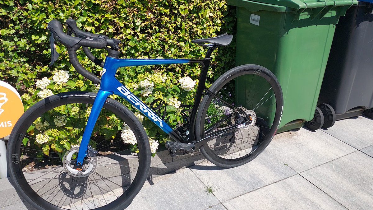 Gisteravond zondag 26 juli zijn 2 nieuwe fietsen van de auto #gestolen bij #Parkhotel #Horst #Limburg (tussen 23.00 en 23.25). Auto stond aan de oplader. Wil je ons helpen door dit zoveel als mogelijk te posten/delen op sociale media.