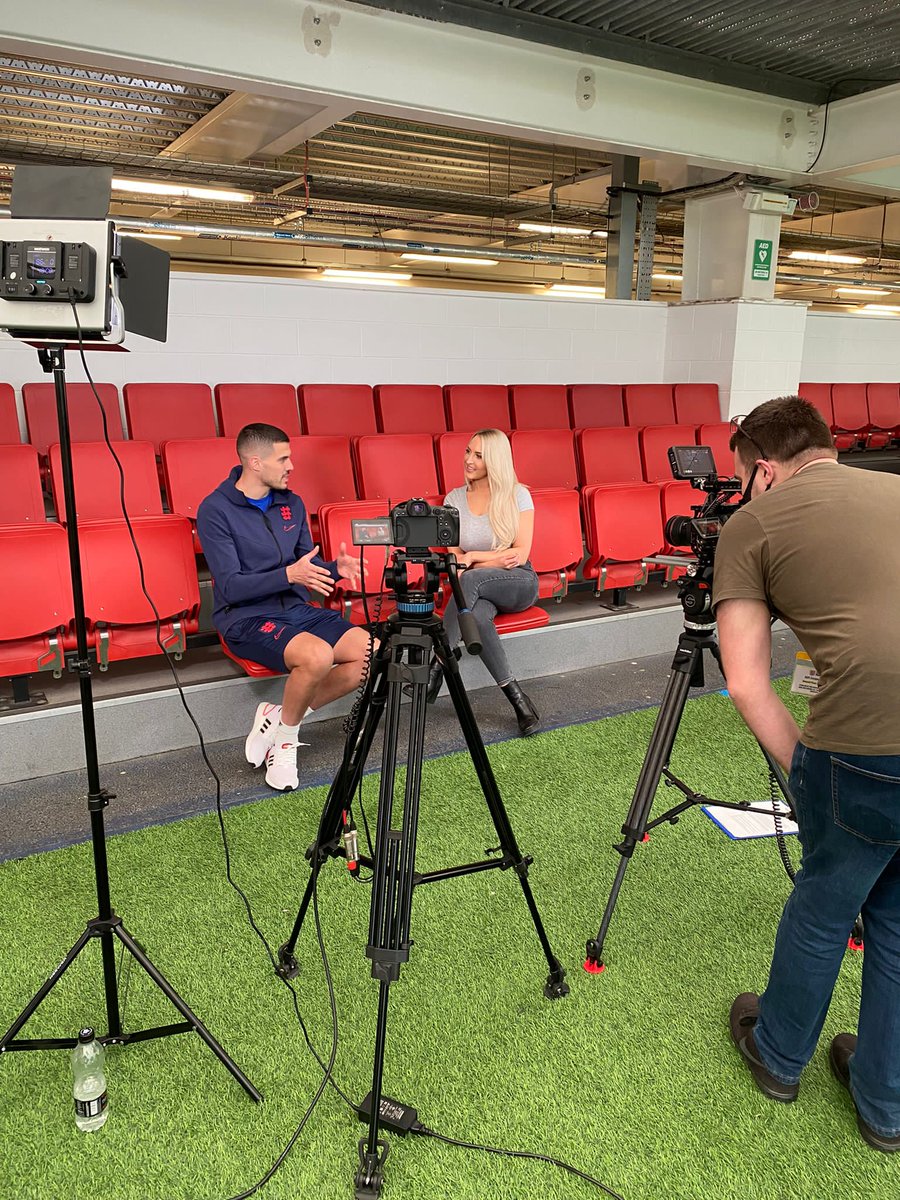 📸 Here's a taste of what it's like on set with our content team.

Good news if you want to be part of our next shoot - we're recruiting for a content producer / videographer.

More info on LinkedIn 👉  linkedin.com/jobs/view/3130… 

Apply there or DM us now.