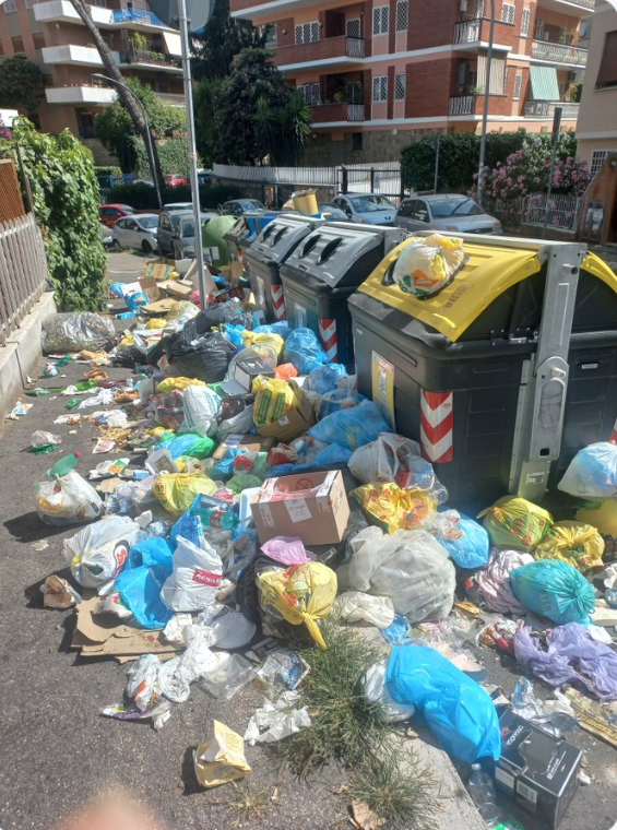 Così si presenta #romanord.
Una normalità sempre più distorta come contropartita di tributi sempre più elevati. 
Perché i cittadini continuano a pagare servizi che non vengono erogati?
Questo il grande enigma.