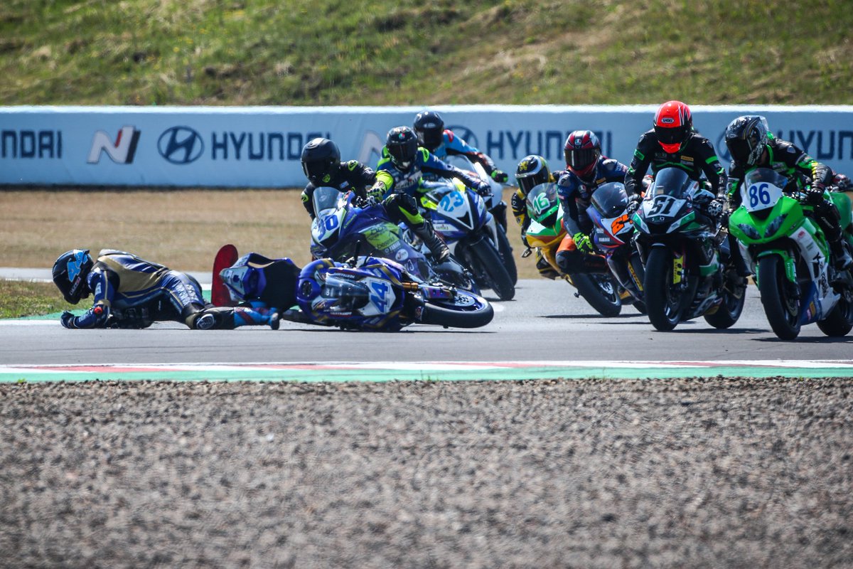 #MilanRacing #IndenHof #BakkerijLemmens #LookwellBikeFashion #BPGSiebenBouw #PerfectBrandpreventie #TeamBRSSuspension #VincoRacing #LS2Helmen #CowboysOnline #MGMPerformance #InternationaleDeutscheMotorradmeisterschaft #PoweredbyKEMCO