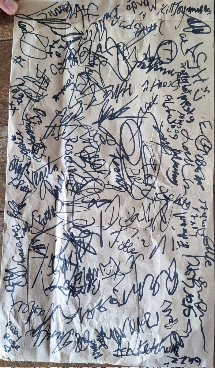 dagreekhunter's tweet photo. THANKS TO THE MASSIVE LEGENDS at #perthsupernova that allowed 3 goofy teens myself @Drapperbat @goldsphee to walk around with a paper bag and get people in cosplay to sign it // everyone was amazing and in character big ups for everyone who said yes and the people we chatted with https://t.co/L5gMhZjRjO