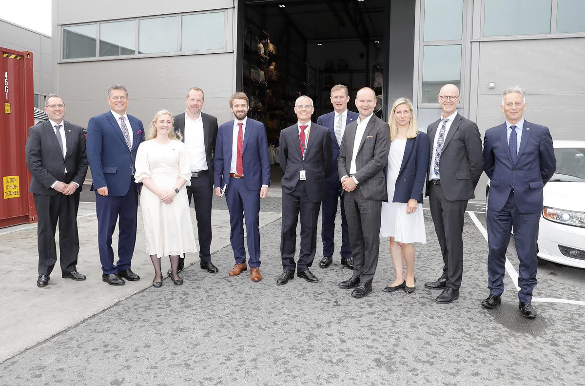 MarosSefcovic's tweet image. Even at the end of their life, batteries are valuable. Inspiring to visit with Minister @jcvestre the Hydrovolt facility in Norway. A perfect example of 🇳🇴🇸🇪🇪🇺 cooperation to ensure that no eV battery is ever wasted, once they retire from the market. 

#EUBatteryAlliance