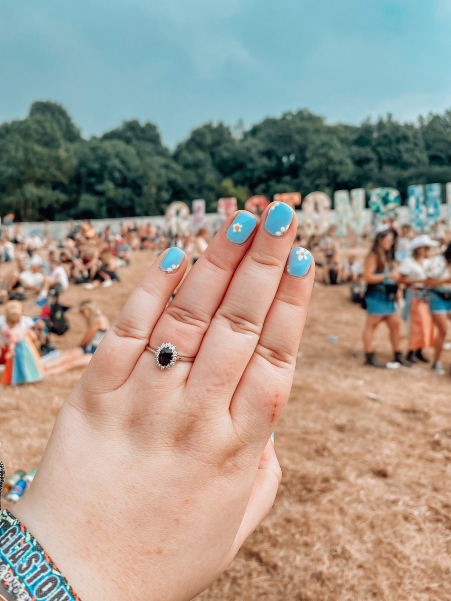 EmsAlice's tweet photo. Still not recovered from this moment 🥲🥰

@glastonbury, you’ve been the absolute best 💙 https://t.co/LhccK56Ilm