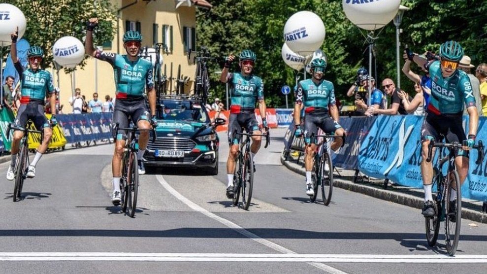 Le 🪨📃✂️ (ou chifoumi) des <a href="/BORAhansgrohe/">Gabor Gamble</a> a dû être long au national 🇦🇹.
<a href="/gro_felix/">Felix Großschartner</a> a gagné.