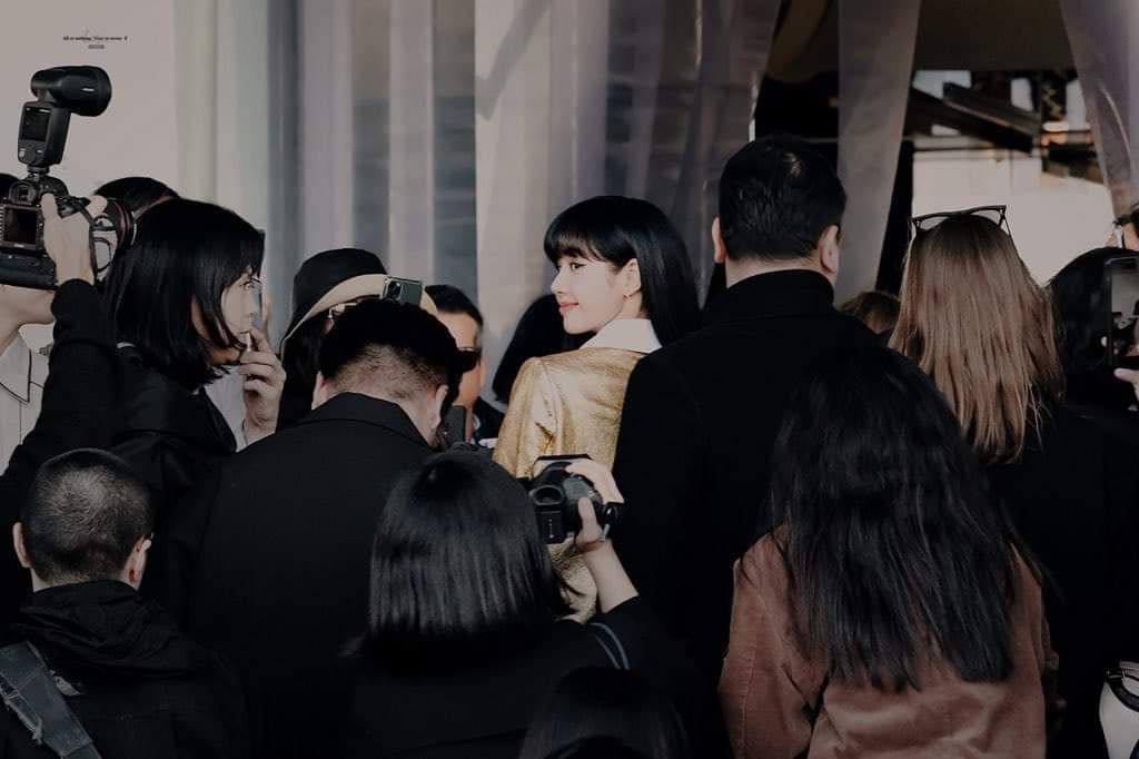 Tmyth111904's tweet photo. Her impact is not joke
#LISAatCelinePFW22
#LISAXCELINE #LISA
#LisaHumanCeline https://t.co/ERtGndhUx1