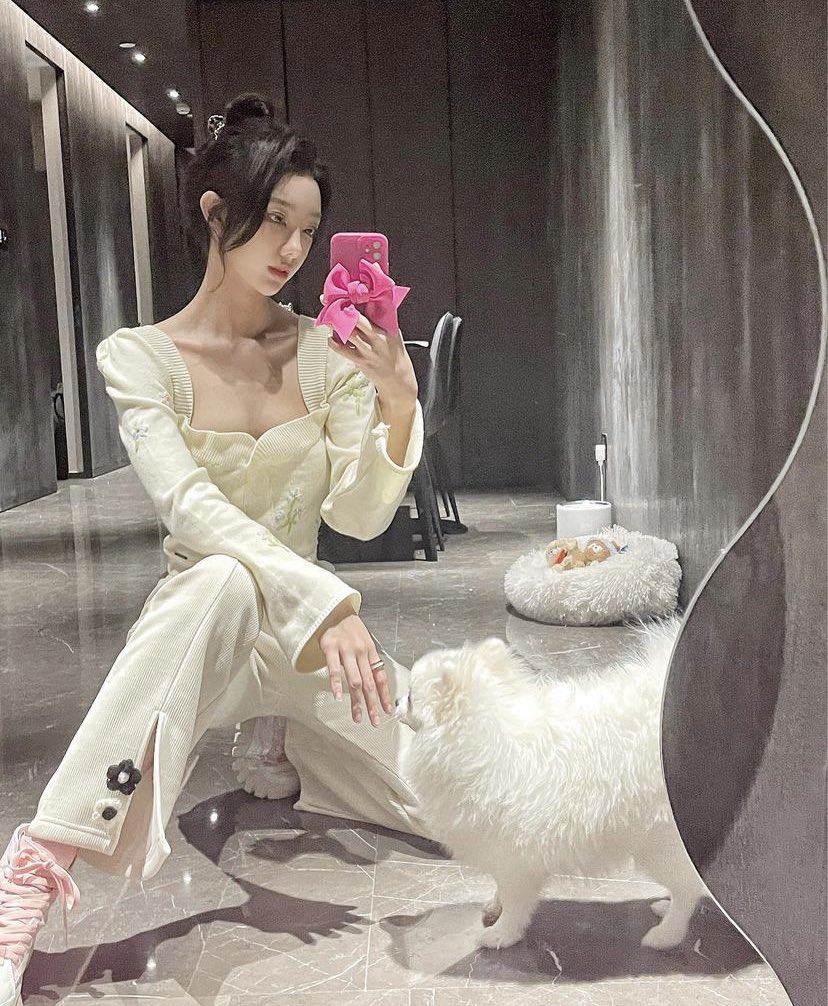 OuyangNana欧阳娜娜 Update(slow) tweet media