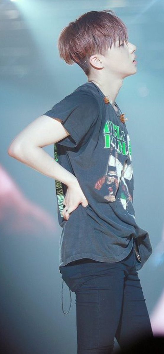 PeachPopper's tweet image. I'm hot and sweaty and it's time for a shower. The show went great tonight, my shirts sticking to my body a little but tonight was lit-