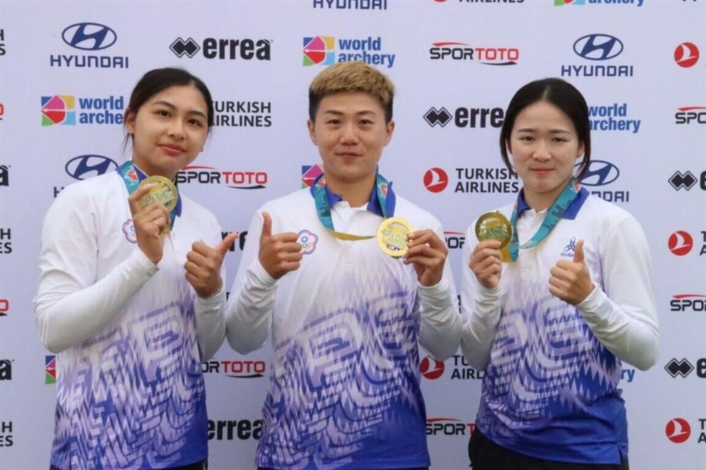 TaiwanNewsEN's tweet photo. Taiwan takes team gold in women's archery in Paris https://t.co/QvM4z9llkG https://t.co/rpsBPHNJHp