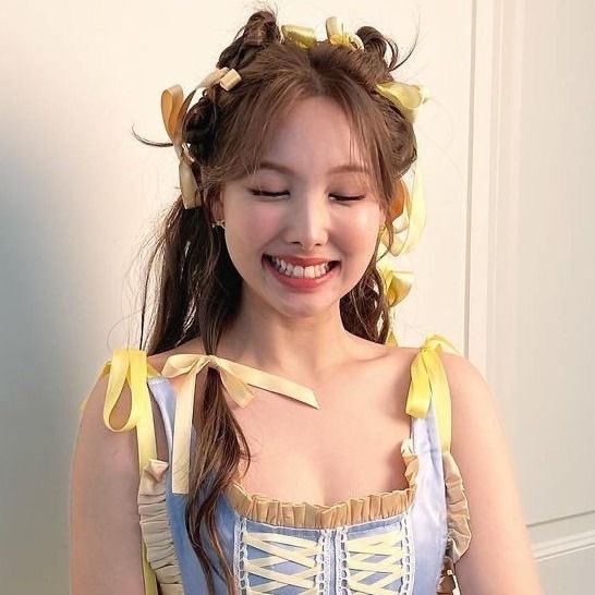 AAAAAA I LOVE HER SM