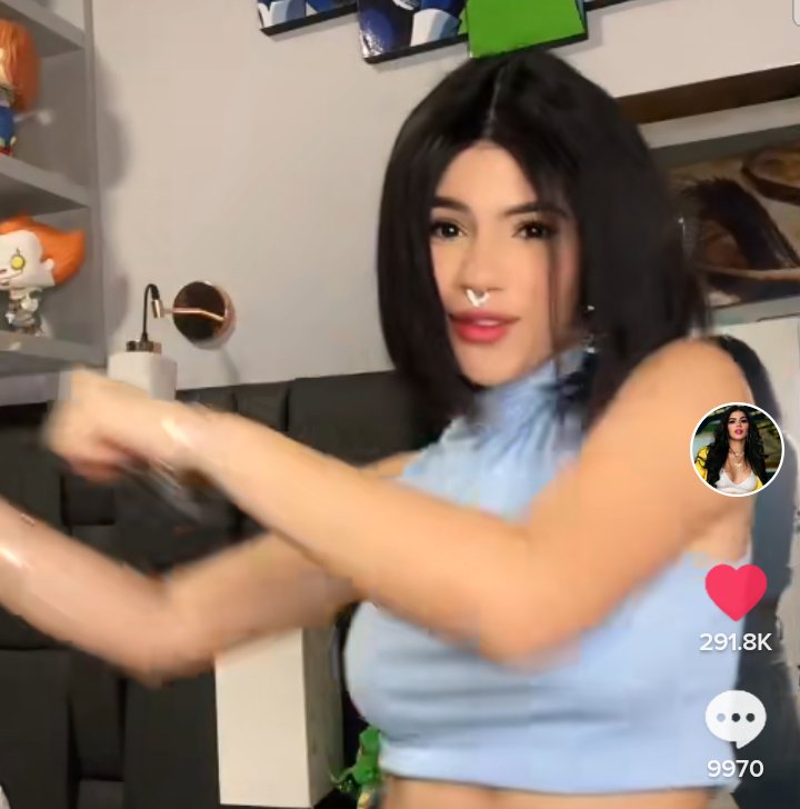 ComYolo's tweet photo. @marianaavilatw Eres lindisima también con el cabello corto te seguirias viendo Divina, sería una nueva etapa ✨✨💗💗 https://t.co/2FRr1b6SJm