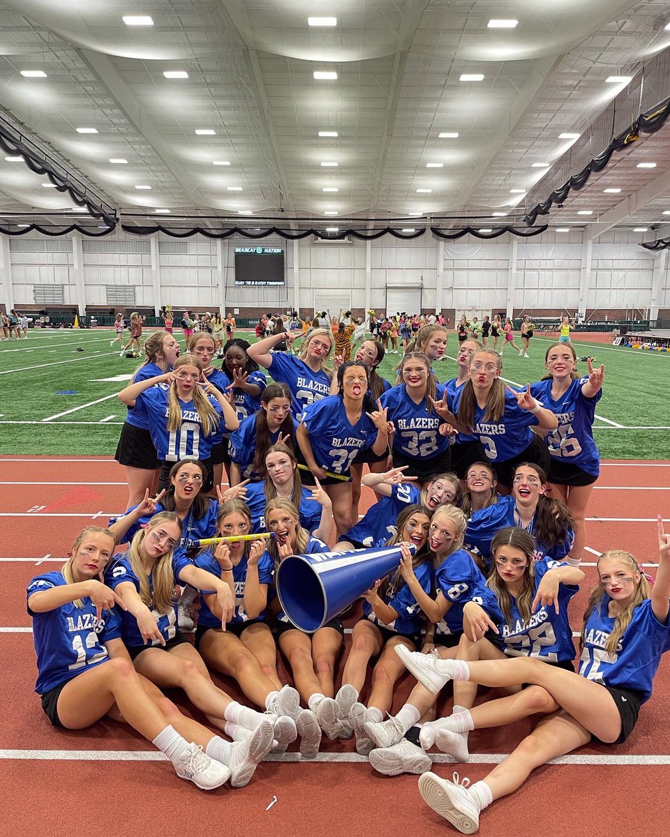 gehsblazercheer's tweet image. UCA CAMP DAY 2!! 🏈 FRIDAY NIGHT LIGHTS 🏈 :: 5 cheerleaders were awarded All-American!! :: can’t wait to showcase our new skills for our Blazer Family!