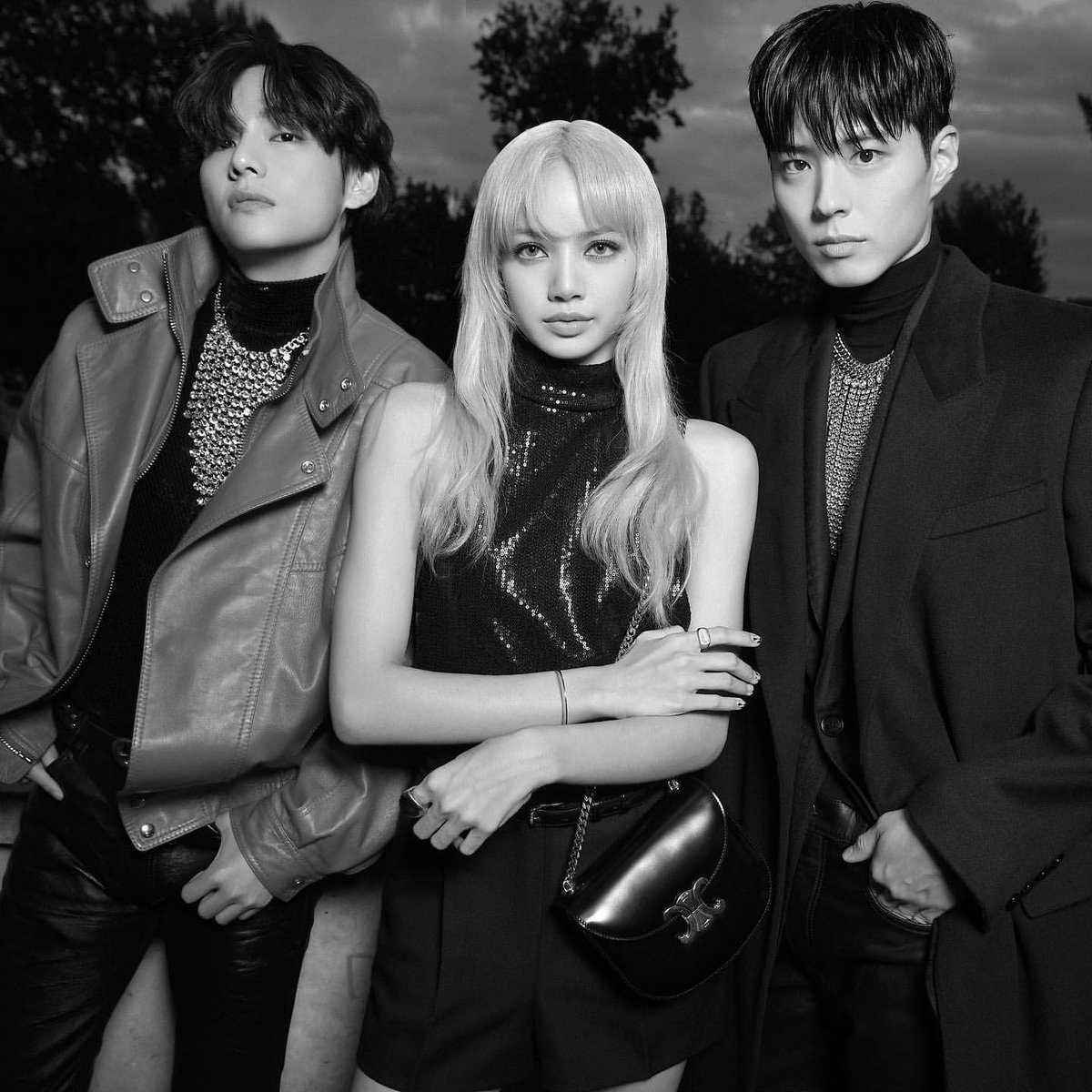 The Golden Trio 🌟

Wanna learn more about Lisa?
watch here - youtu.be/7WtcUYTtrlQ

🫰 #ParkBoGum #LISA #TAEHYUNG 
#LISAXCELINE #TaehyungxCelinePFW #bogumxceline #LISAatCelinePFW22 #LisaTaehyungBogumXCeline