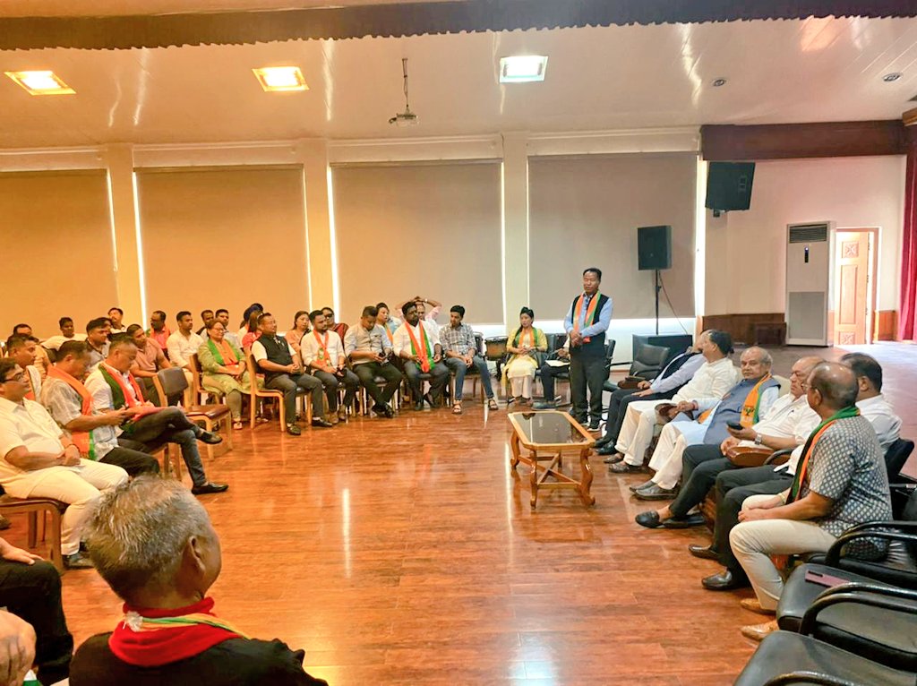 Elated to attend the meeting addressed by Hon'ble Union Minister of Agriculture &amp; Farmers welfare, GoI. <a href="/nstomar/">Narendra Singh Tomar</a> ji along with <a href="/BJYM4NAGALAND/">BJYM Nagaland</a> State officials, <a href="/BjymDimapur/">BJYM4Dimapur</a> Prez. <a href="/ShiyetoW/">Shiyeto Wotsa</a> and <a href="/BJP4Nagaland/">BJP Nagaland</a> State Officials at @NIATHUGROUP 

<a href="/blsanthosh/">B L Santhosh</a> <a href="/Tejasvi_Surya/">Tejasvi Surya</a> <a href="/AlongImna/">Temjen Imna Along</a>