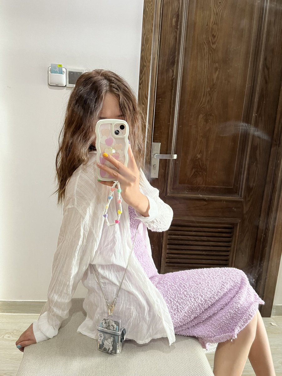 Chuhangg's tweet photo. take rosie posie to the beach🐬🏄‍♀️🏊‍♀️ https://t.co/RfDuHkBSsL