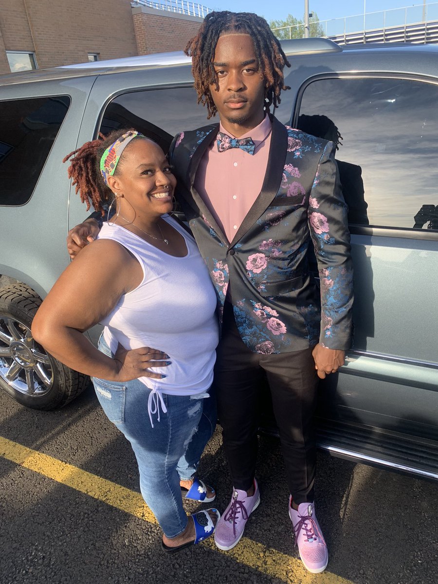 DuronRamsey's tweet photo. Happy birthday to us love you ma ❤️ yo best birthday present (me) https://t.co/ukMXl1x57K