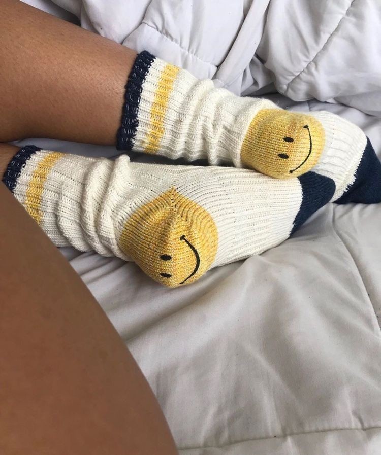 아닛 뒤꿈치 배색이 넘 귀엽잖아요 😃미쳤나😃

표정은 수를 놓으면 될런가