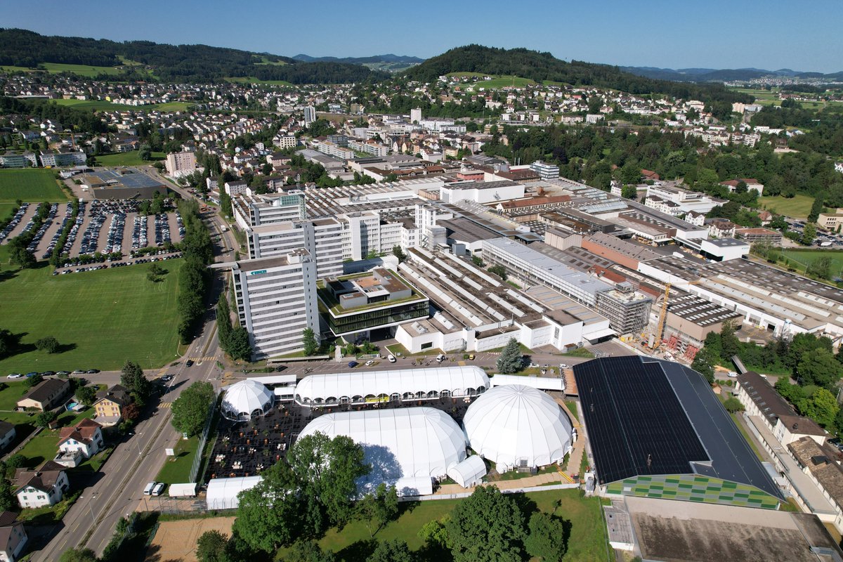 Buhler_Group's tweet photo. "Global industry has excellent examples of companies that are highly responsible, applying innovative technologies at the heart of their transformation," says our CEO @StefanScheiber as we kick-off the Bühler Networking Days 2022. Full press release at https://t.co/0QPecorFAO https://t.co/PhoZqMGrPB