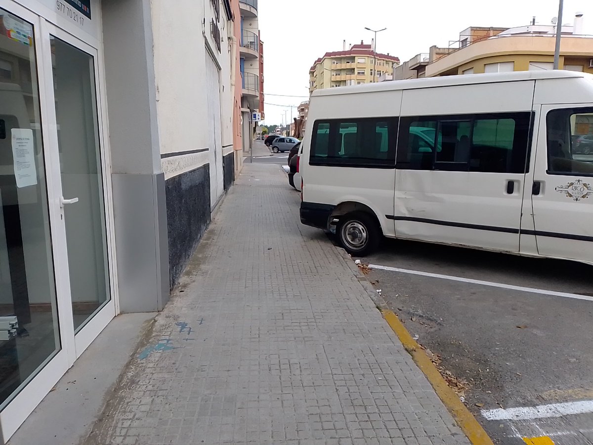 viureenbici's tweet photo. ...
🔸Invasió contínua de voreres, en perjudici dels vianants 🚶🏽♀️🧑🦼 #ASSIDE https://t.co/WFeJES2jDF