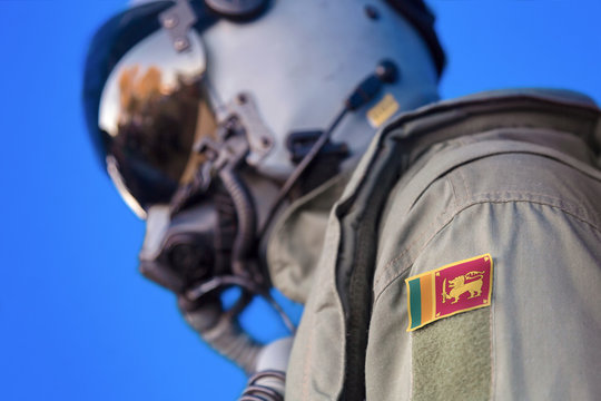 ManuwaRc's tweet photo. මොකා මොනවා කිව්වත්
"මේක ඇඳලම තමයි නවතින්නෙ මම" 😏😎✈️
#Fighter_pilot https://t.co/M3fR7hZZKm