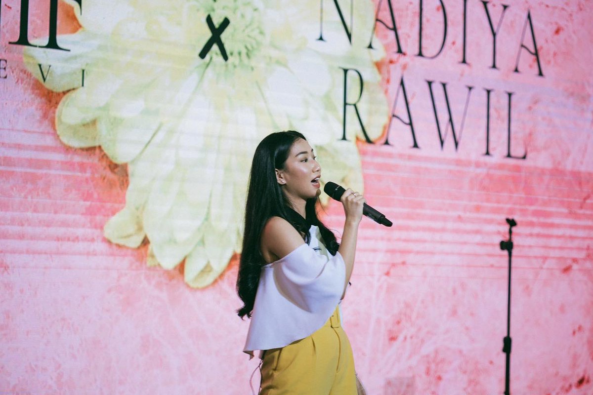TrinityOptimaP's tweet photo. Siapa yang kangen momen kayak gini lagi? Pengen ngerasain nyanyi lepas sampe suara ilang lagi😣
@nadiyarawil @HanifAndarevi
#LivePerform #NyanyiBareng #TOPPhoto https://t.co/Dsxt4LszE4