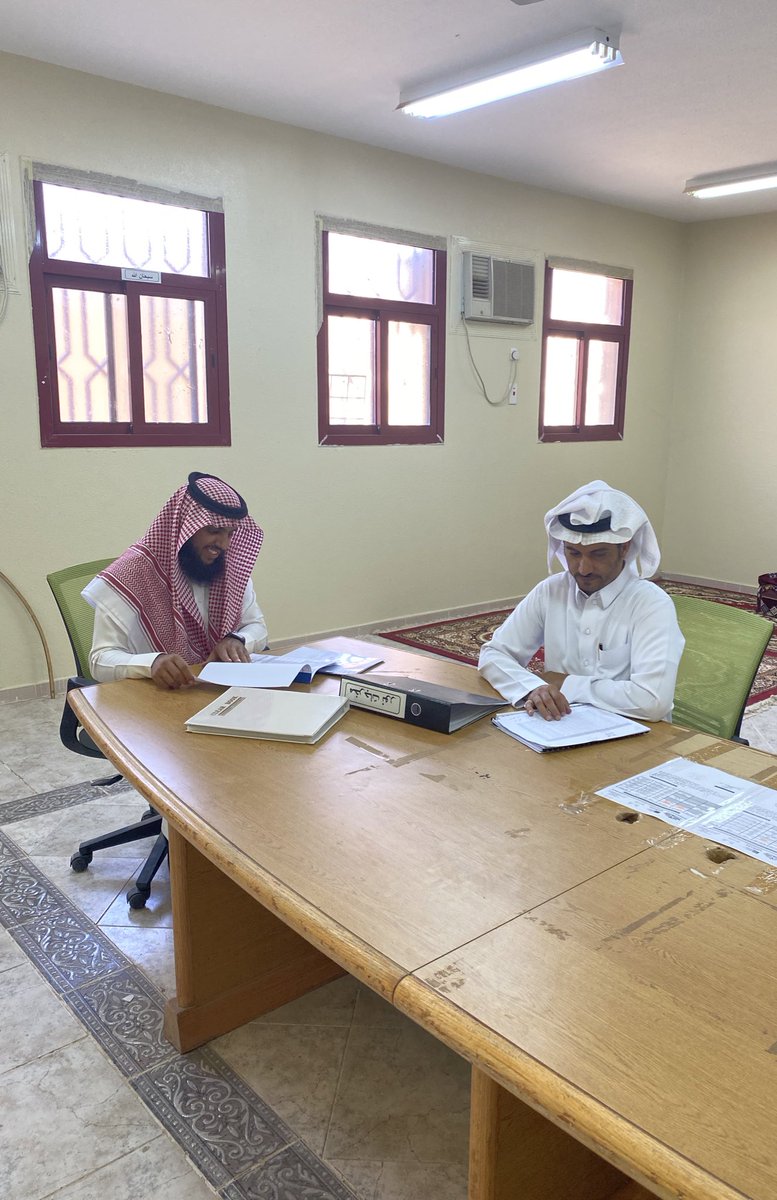 #تعليم_ظهران_الجنوب
 #تعليم_ظهران_الجنوب
تشرفت متوسطة الترمذي وثانوية ابو بكر الصديق اليوم بزيارة المشرف التربوي 
أ/ سلطان حسين مشحم وذلك لمتابعة سير اعمال الاختبارات .