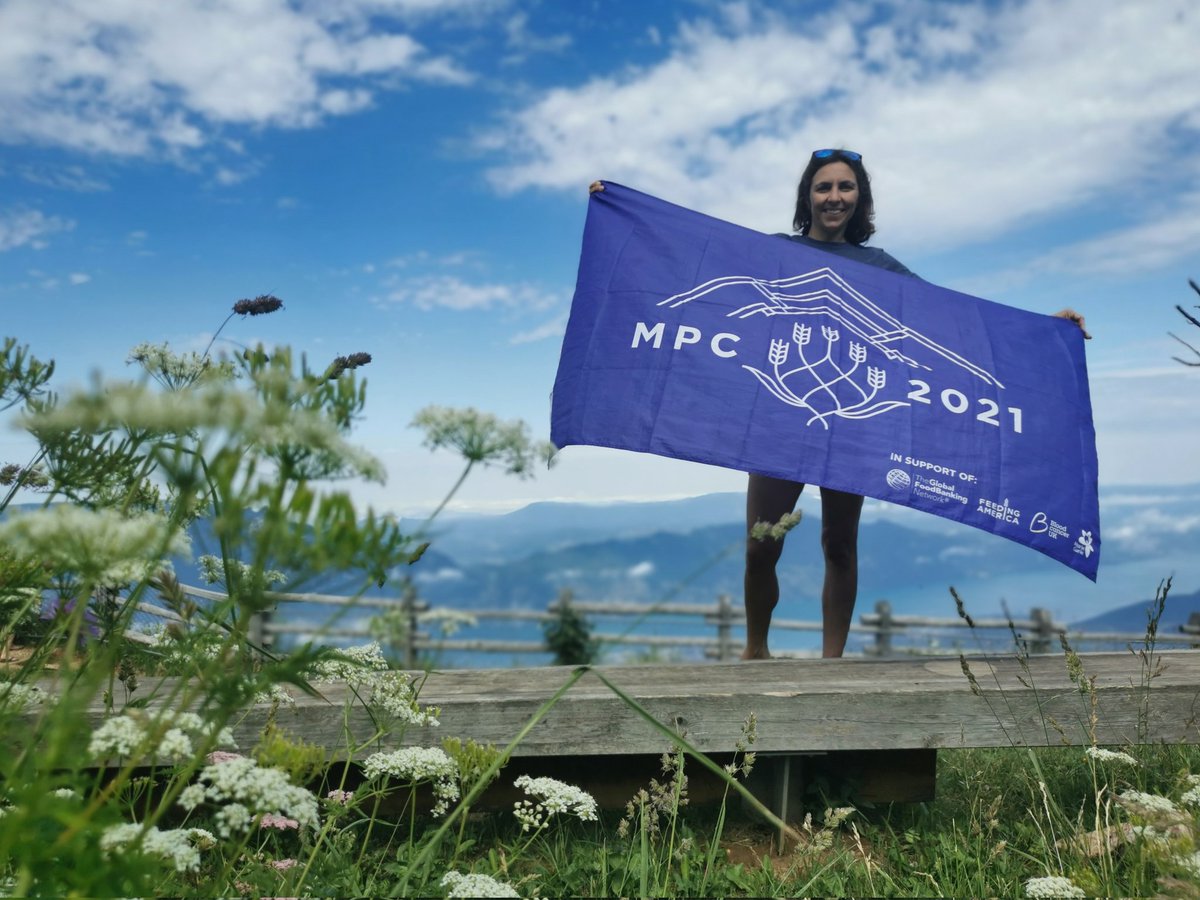 Last days of our family road-trip in Europe. Soon I will finally put my hands on my new MPC2022 flag! But for now I've proudly waved my MPC2021 flag, surrounded by my dear mountains, the lake and the nature... @MyPeakChallenge @SamHeughan @MountainPeakers
