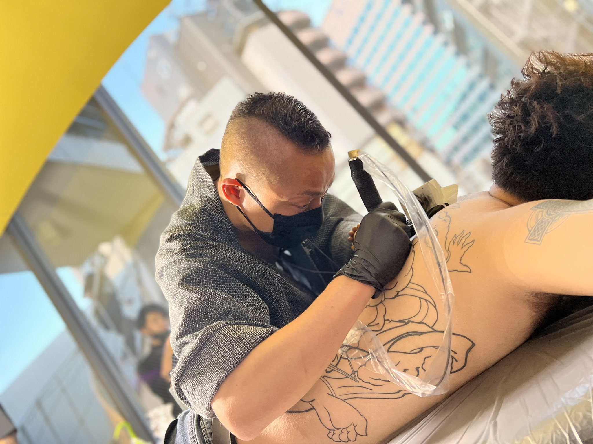 彫師図鑑 昨日は私の背中を託している初代隼氏が参加したtattoo Expo Japanに行って参りました 刺青 を愛する方々との交流は実に有意義な時間でした 刺青 Tattoo T Co Ybbtymwy08 Twitter