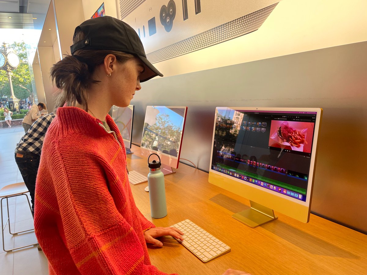 mama_trucker0's tweet photo. #busyatwork re-editing the apple stores imovie and filling it to the brim with ass wipe, cross dissolve zoom ins #allaboutthegrind https://t.co/aa6Vkr4sEJ