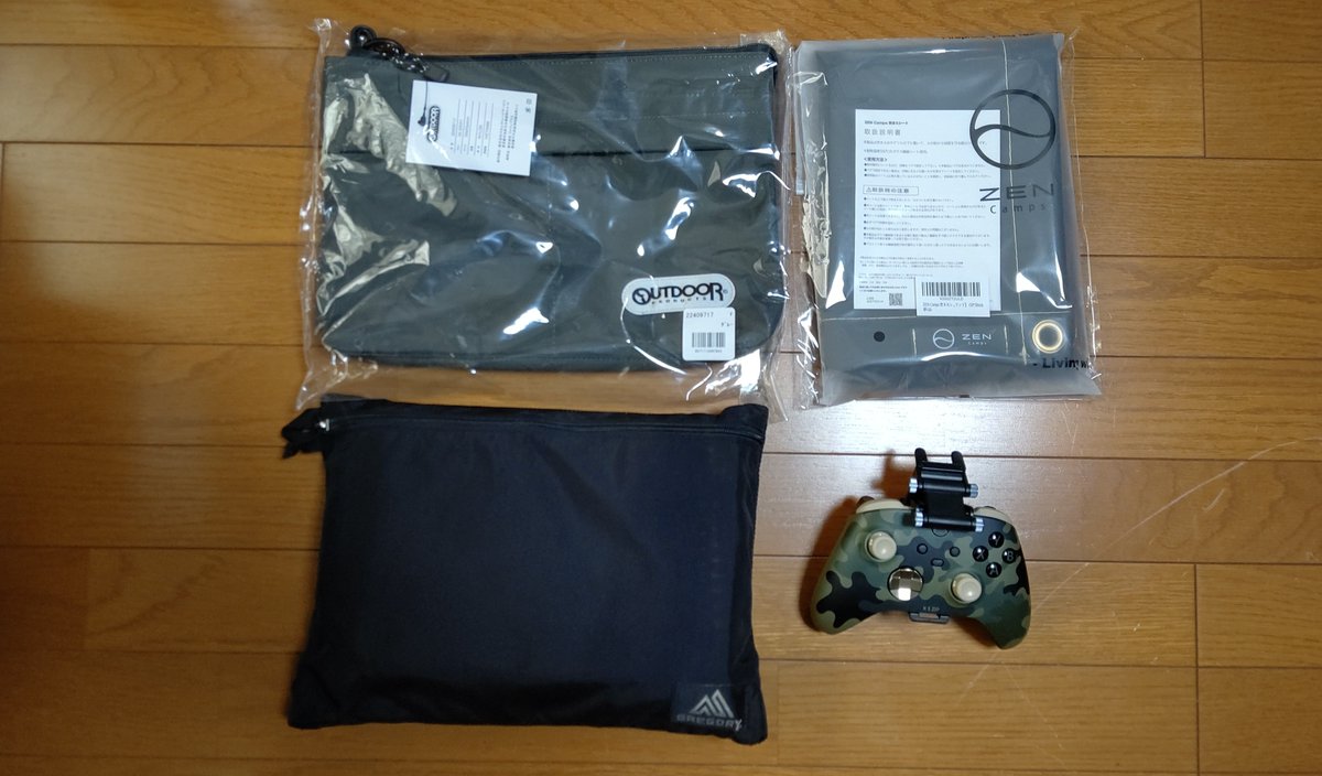 k_s_zip's tweet photo. んで次は これまで #ZENPIT を守ってた #GREGORY ポーチに、昨夜届いた #AUTECCAMP の #COOKPIT と、#ZENCamp の50 x 50 cm の黒い焚火シートを入れた
まだ収納部に余裕があるぐらいで、開口部も50mmで申し分なしw 
https://t.co/1xR3eZTTsO https://t.co/3iv8cuq9rm