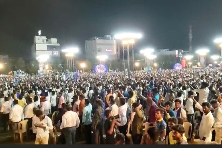 UshaDasari3's tweet photo. BSP సభ వేరే లెవెల్ లో ఉంటది మది, తగ్గేదే లే 💪🐘
#BahujanaYatra #100days #BSP #warangal https://t.co/nYNdb1muQ6