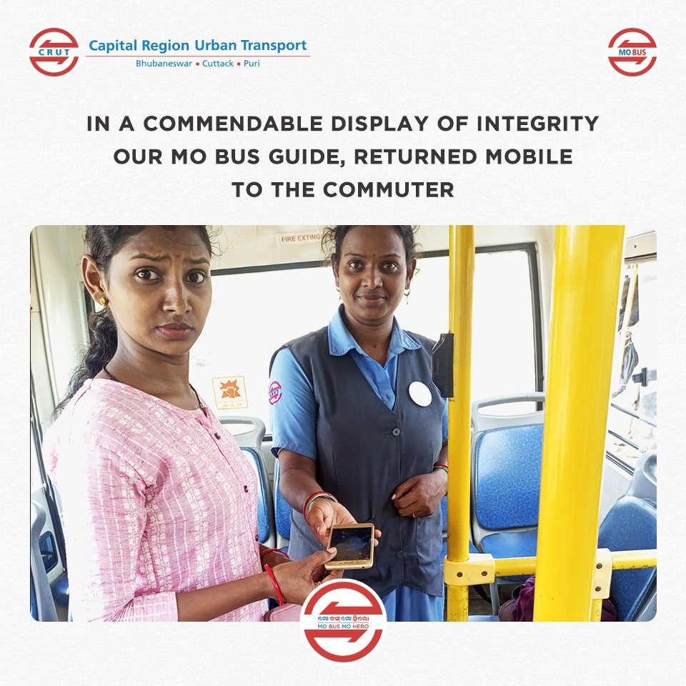 CRUT_BBSR's tweet photo. Our #MoBusGuide with utmost honesty returned the mobile to the commuter who had left it in #MoBus. Nothing is ever lost in Mo Bus!
#MoBusMoHero
#MoBusForBetterYou
#HappyCommuter
#hoponamobus https://t.co/bW1rZ5m3lQ