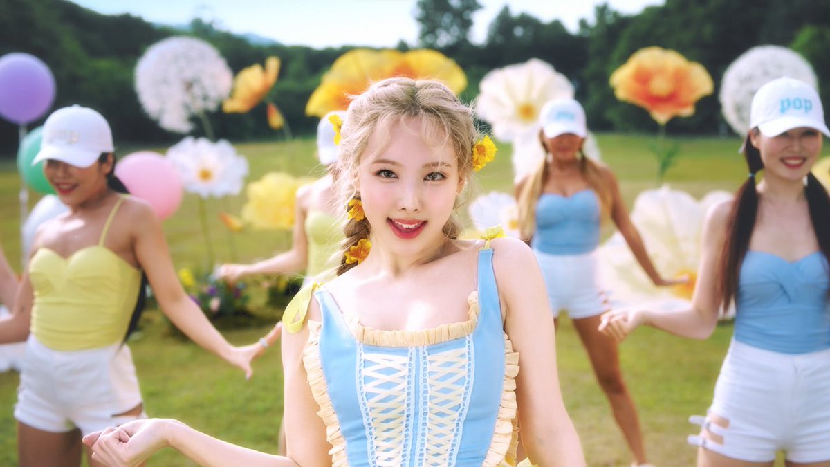 TWICE tweet media