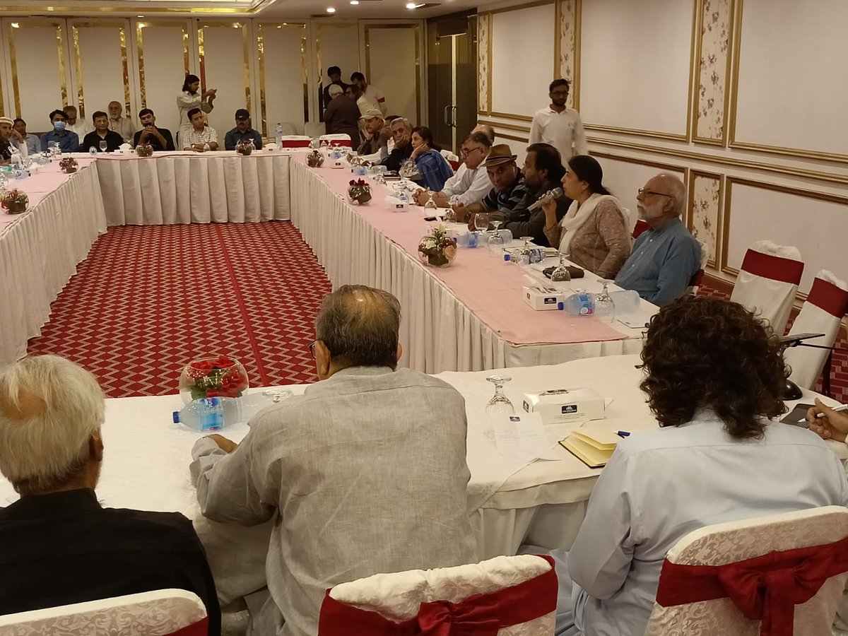 OfficialPmkp's tweet photo. الاٸنس کے حوالے سے پاکستان مزدور کسان پارٹی کے سنٹرل کمیٹی کا موقف اجلاس میں پیش کیا ۔ https://t.co/YZJ9feTmTX