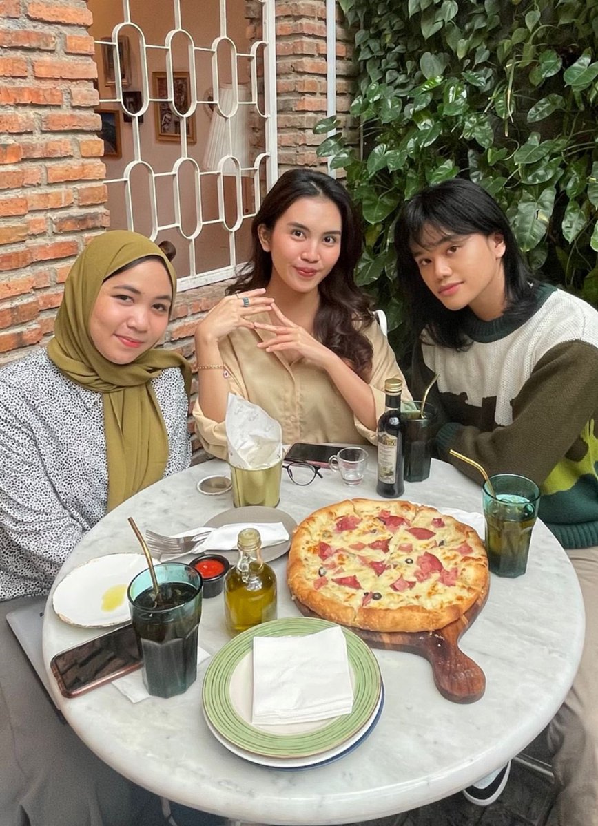 Mau cerita #langkahkecilhariini! Gw tuh sama temen2 kalo pas traveling PASTI beraniin nyoba makanan enak di daerah itu. Klo kalian?

Gw mau bagi2 e-wallet 125rb buat 10 org! Coba Reply makanan favorit kalian klo lagi jalan-jalan brg temen2! Janlup RT &amp; pake #langkahkecilhariini