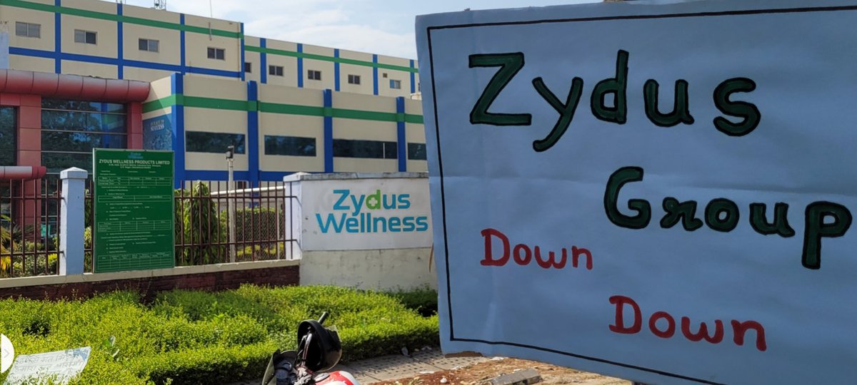 AmitDub06789884's tweet photo. @pushkardhami ji Bina notice diye kaarkhane ke gate par #Bandi notice. 1150+ majdur aj road mein.#zydus wellness products Ltd Sitarganj. #Complan #Glucon-D. 17/06/2022 ko Sitarganj plant me Bina kisi purva suchana ke bandi notice laga diya. 1150 family aj road main. @PMOIndia
🙏 https://t.co/GRg4Q2dI6i