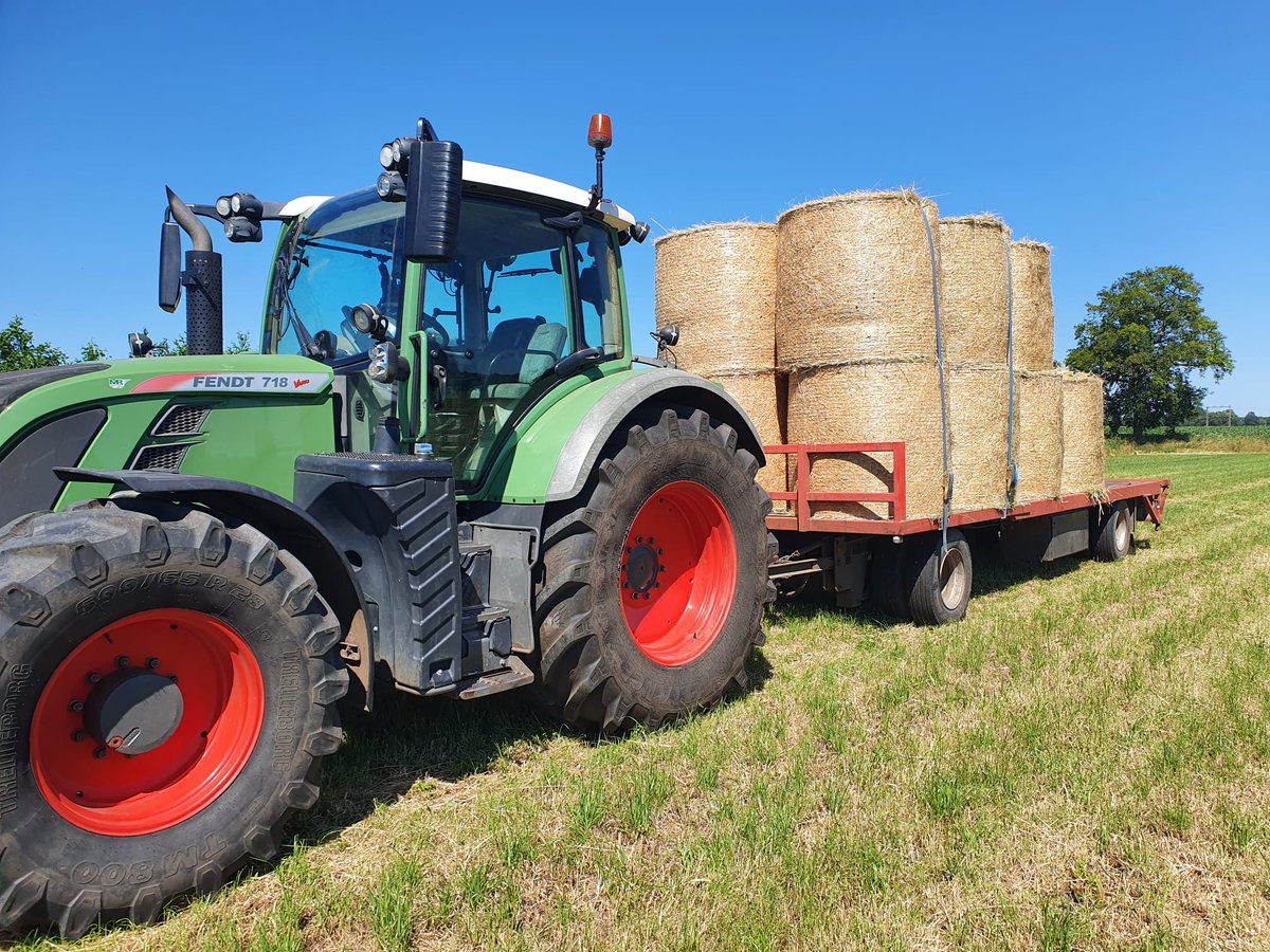 Ronde balen biologisch hooi en voordroogkuil van Landgoed Velhorst 
link.marktplaats.nl/m1857694820?ut…