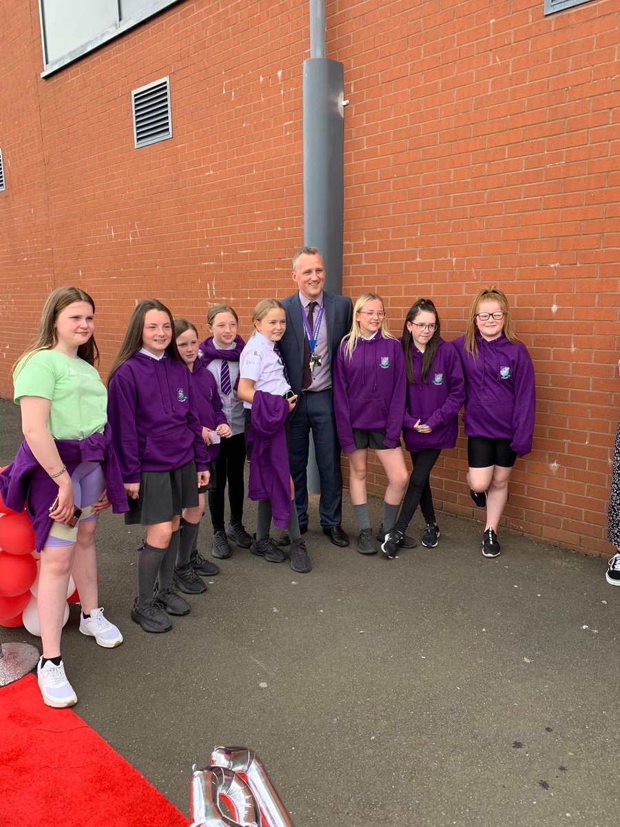 fernreaderX's tweet image. Primary 1-7, super proud of this girl always be you never change!  now onto the next chapter for you👸💖