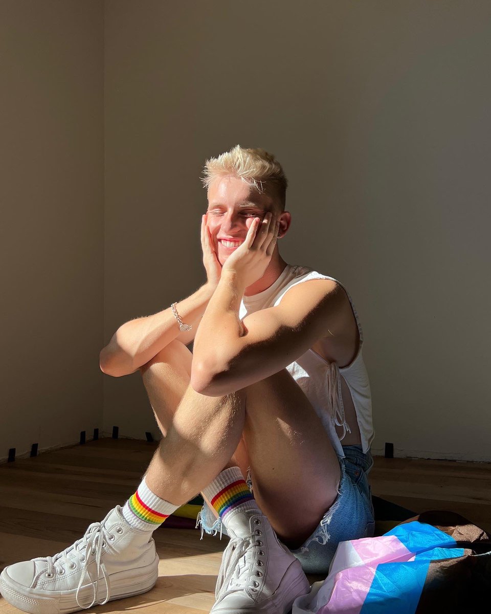 tagherr's tweet photo. happy #PrideMonth https://t.co/D9Awf5Eg58