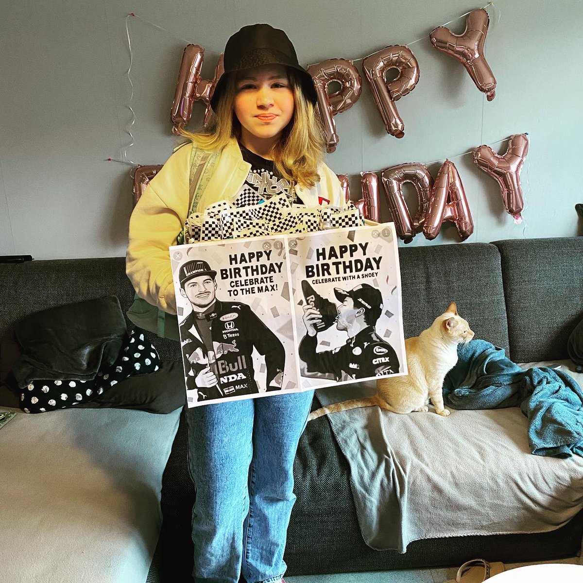 van_tilburgh's tweet image. Bijna jarig! Dus trakteren op school! @Charles_Leclerc @Max33Verstappen @SChecoPerez @danielricciardo @LewisHamilton #racegirl #f1 @ScuderiaFerrari @redbullracing @McLarenF1 @MercedesAMGF1 #fansofthefuture