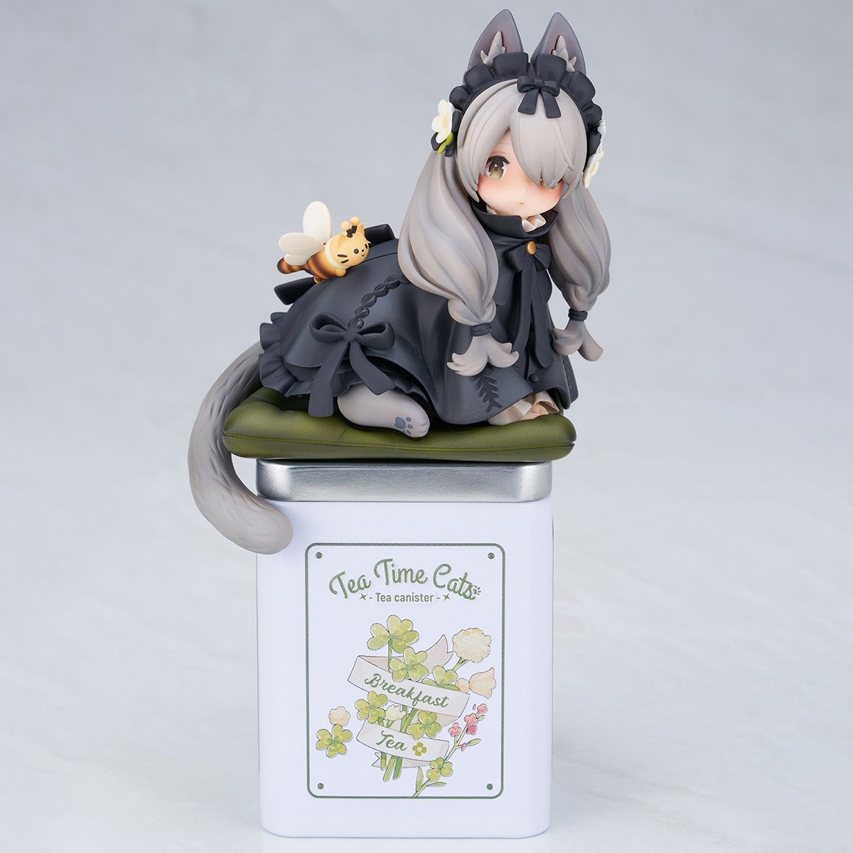 hlj_jp_bishoujo's tweet photo. ＃Ribose『DLC(＃DecoratedLifeCollection)シリーズ ティータイム キャッツ ブリティッシュ ショートヘア』4月発売！
＃ブリティッシュショートヘア を擬人化した猫耳少女!
フィギュアとしての装飾性だけでなく茶筒も実際に使用可！
可愛い猫の少女たちと一緒に午後の茶会を！
https://t.co/T72OwZuwl2 https://t.co/DxIieraiIR
