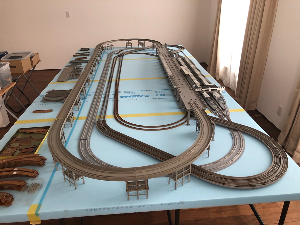 このレイアウトなら無難に作れるかも・・・ 駅は、1階・2階・3階と別途