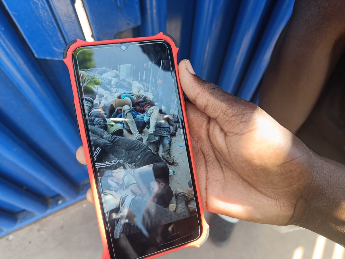 Detrás de términos como "asalto violento" a "repeler", estaban Hitham o Amin, que lloran en Melilla a sus amigos fallecidos en el último salto a la valla. Ellos lograron entrar: "La policía marroquí nos ha pegado y ha matado a nuestros amigos" eldiario.es/1_8b29c7?utm_c…