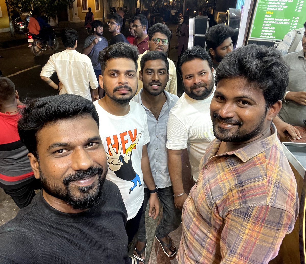 PerumalGuru7's tweet photo. #Pondicherry Beach ❤️
#HappY_Moment in Life
#With_My Friends https://t.co/BhfsvNIrzc