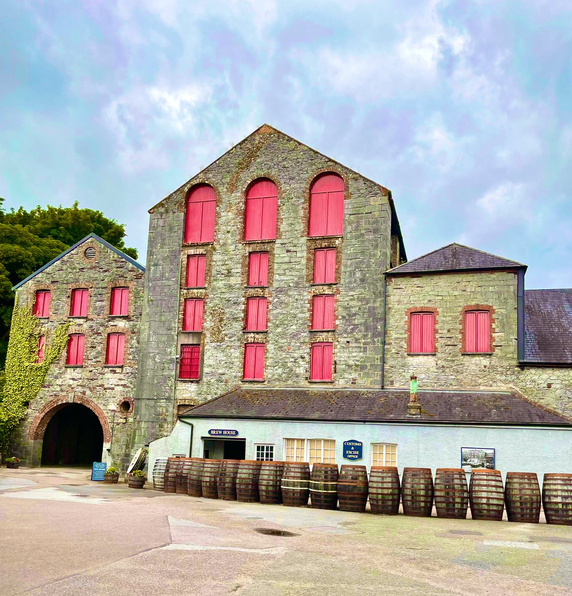 ShaneHarnett's tweet photo. Looking forward to a great few days @jamesonwhiskey #cork #visitcork #midletonwhiskey #whiskey #jameson #liquidgold 🥃☘️ https://t.co/bM7MWAcdIf